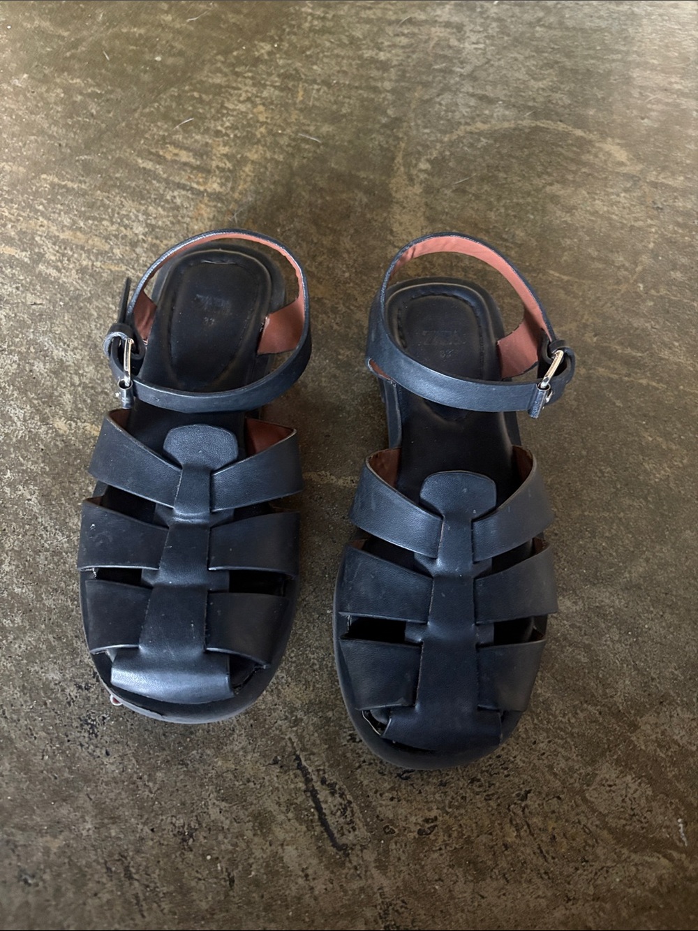 Zara Kids Black Fisherman Sandals - Classic Strappy Design